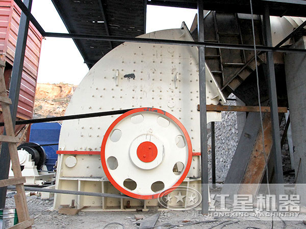 重錘式粉碎機作業(yè)現(xiàn)場，環(huán)保少污染
